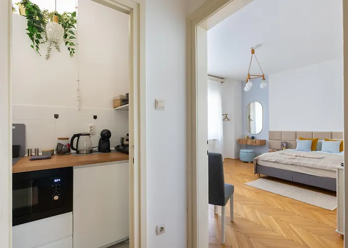 Jp16 Papa Apartment